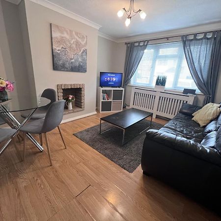Croydon Apartment With Parking London Eksteriør bilde