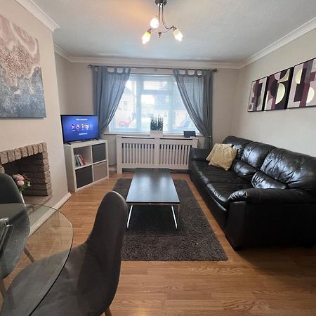 Croydon Apartment With Parking London Eksteriør bilde